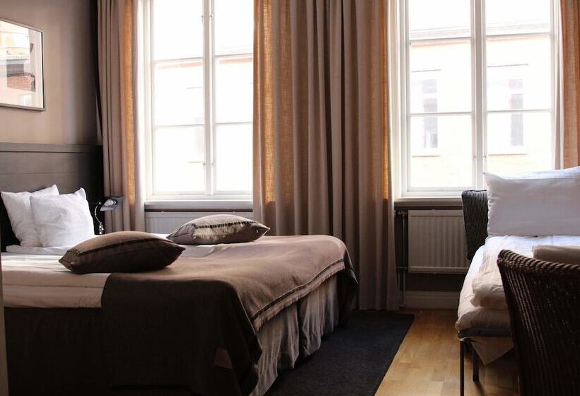 スタンダードトリプルルーム, Villan