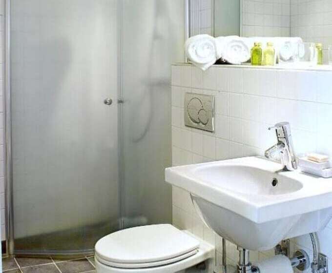 ジュニアスイート, Villan