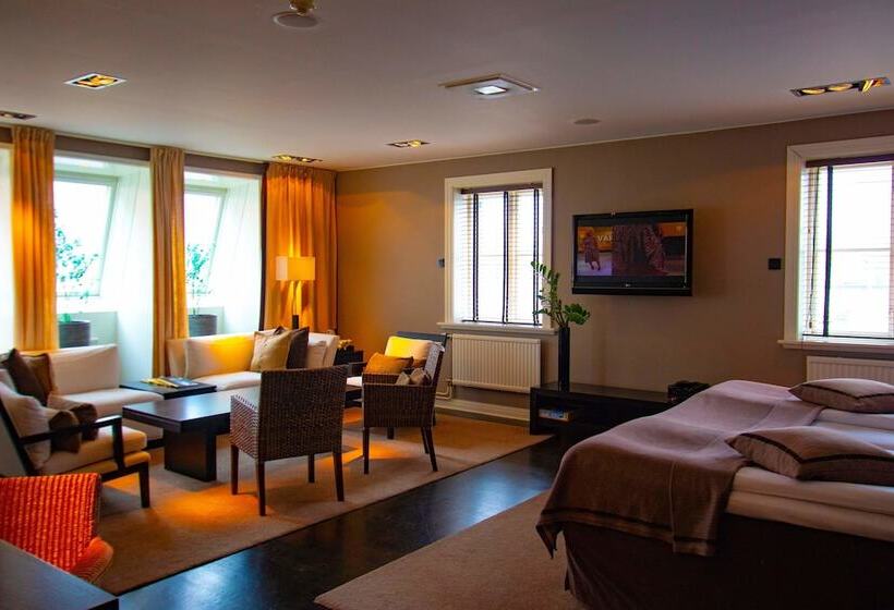 ジュニアスイート, Villan