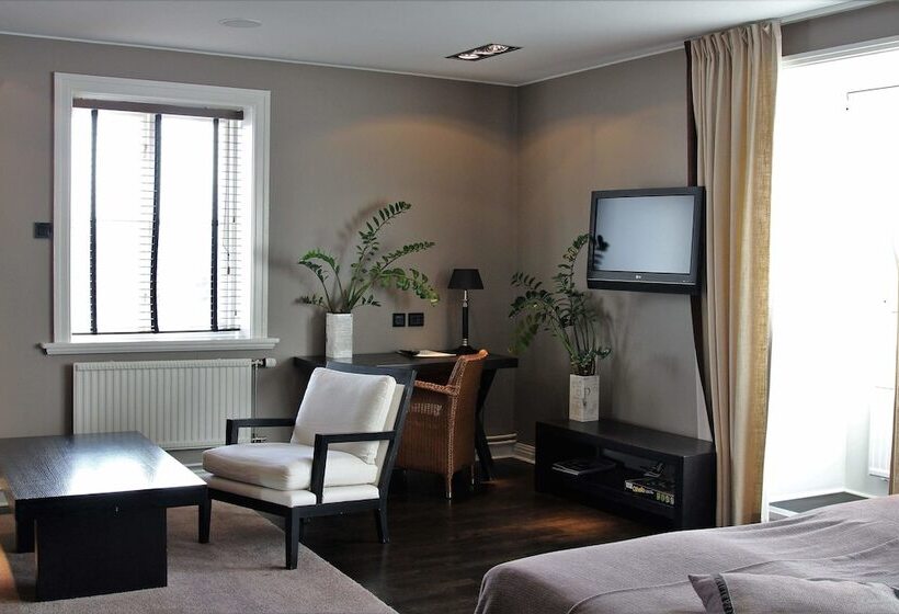 ジュニアスイート, Villan