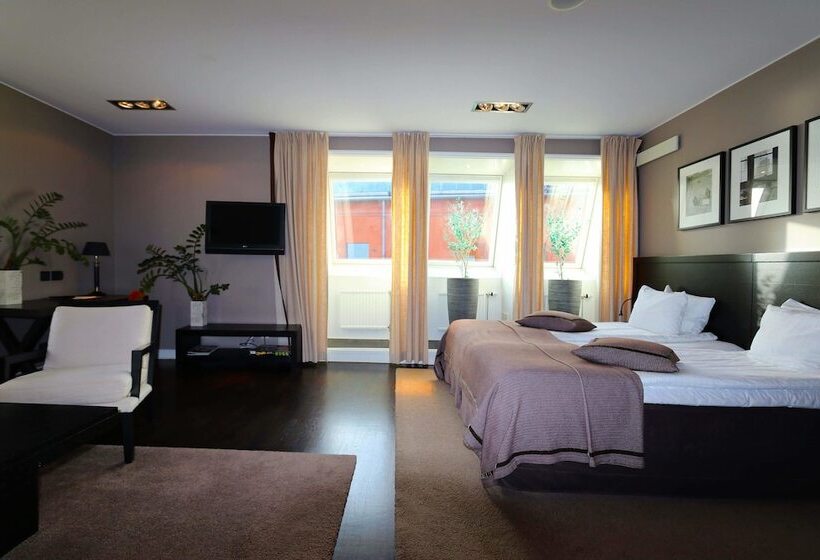 ジュニアスイート, Villan