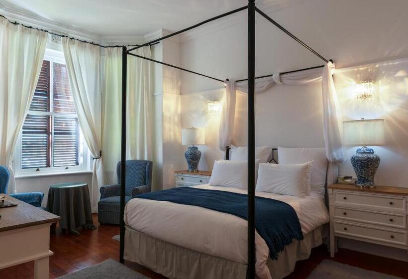 2 Bedroom Deluxe Apartment