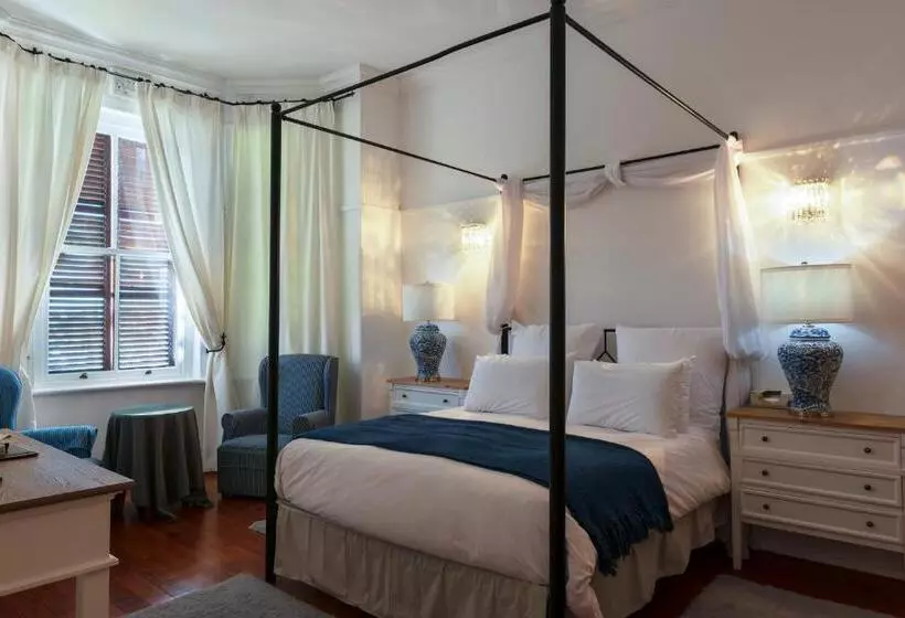 2 Bedroom Deluxe Apartment