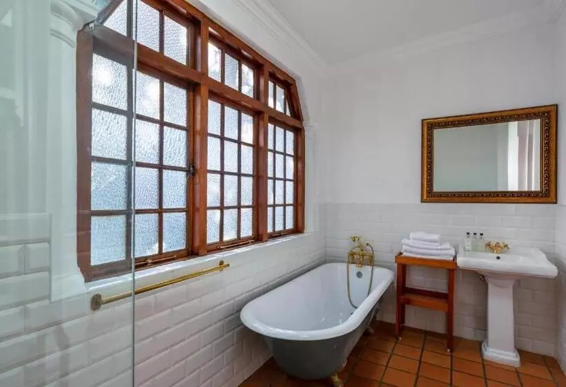 4 Bedroom Apartment