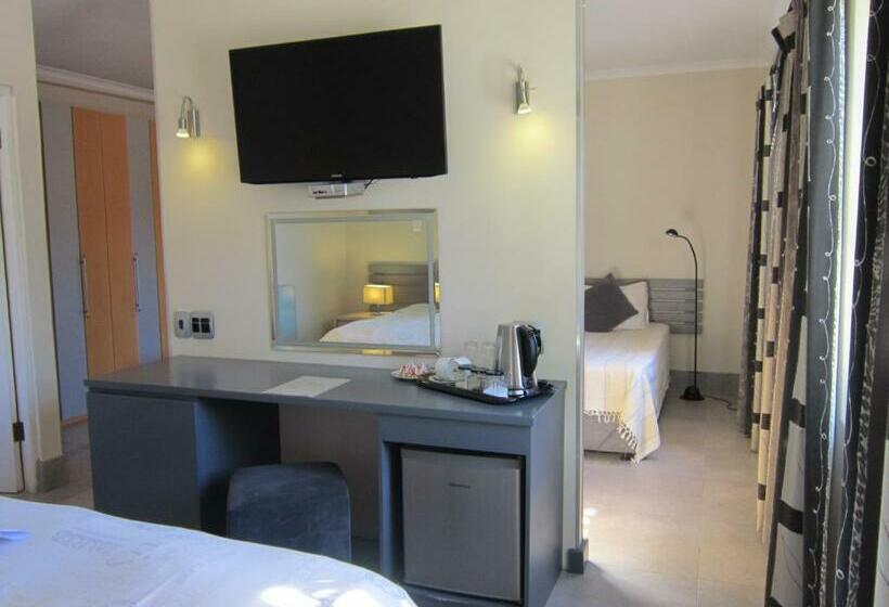 اتاق خانوادگی, La Roche Guest House