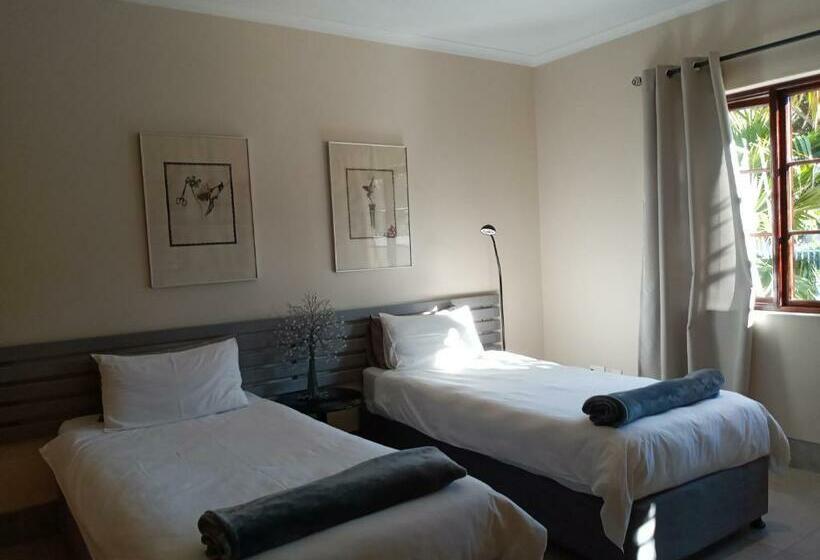 اتاق خانوادگی, La Roche Guest House