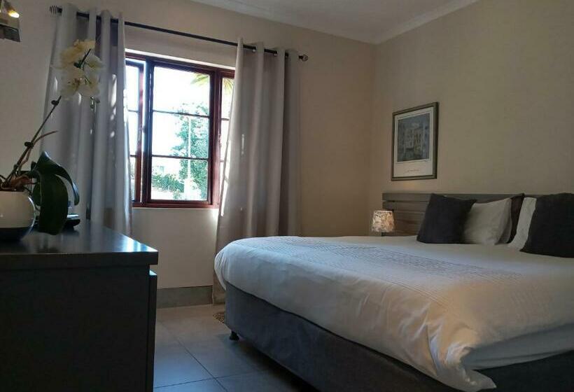 اتاق خانوادگی, La Roche Guest House