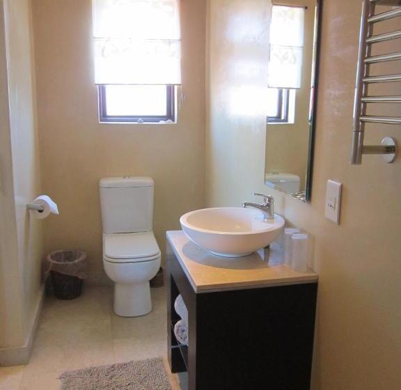 اتاق استاندارد, La Roche Guest House