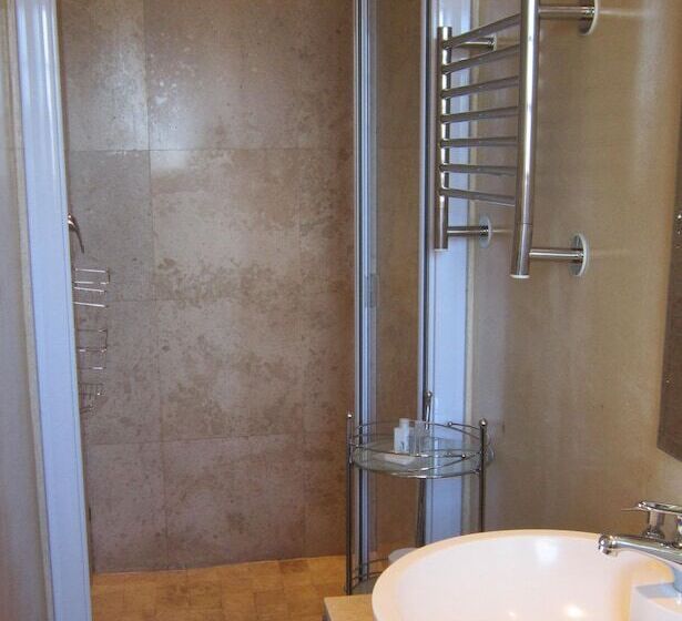 اتاق استاندارد با تخت بزرگ, La Roche Guest House