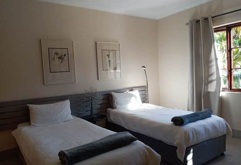 اتاق خانوادگی, La Roche Guest House