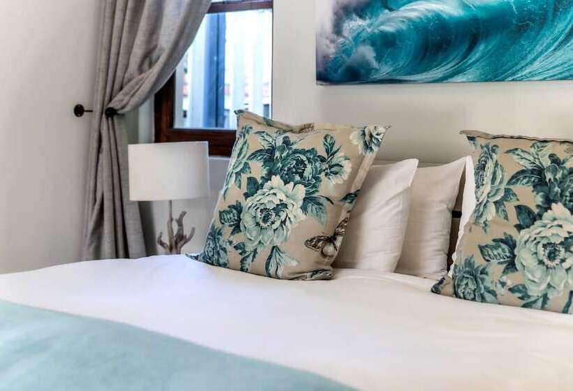 סוויטה, Sixteen Guest House On Main