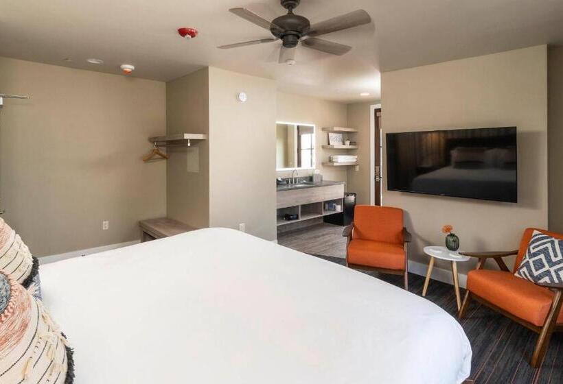 غرفة قياسية سرير كينج, Ski Inn Taphouse