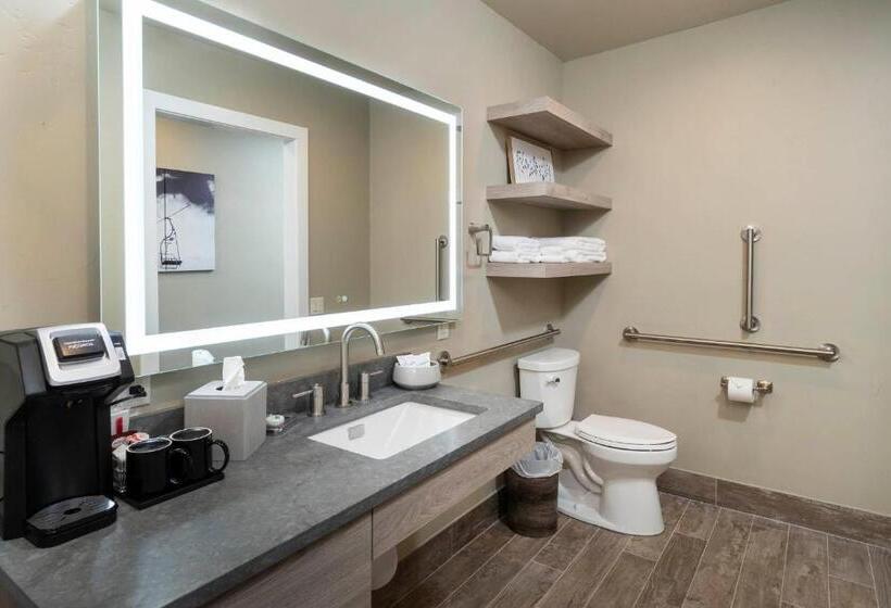 身障者適用キングサイズベッドルーム, Ski Inn Taphouse