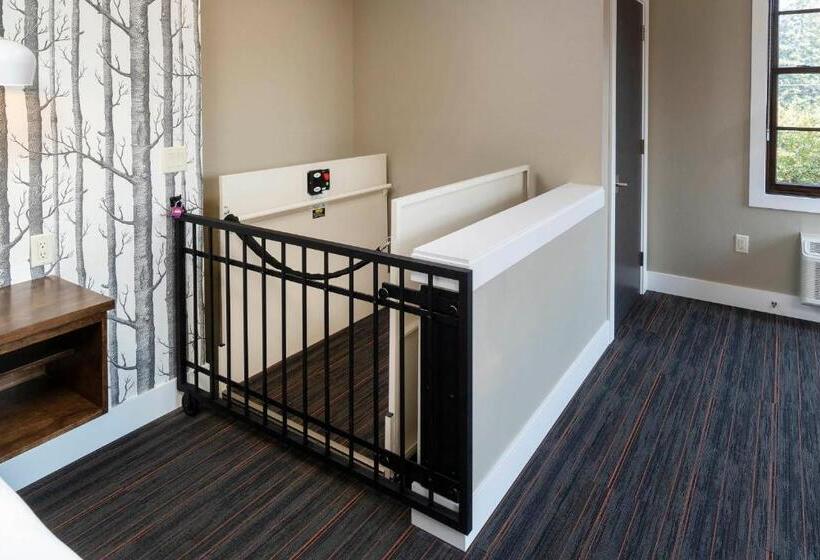 غرفة قياسية سرير كينج لذوى الإحتياجات الخاصة, Ski Inn Taphouse