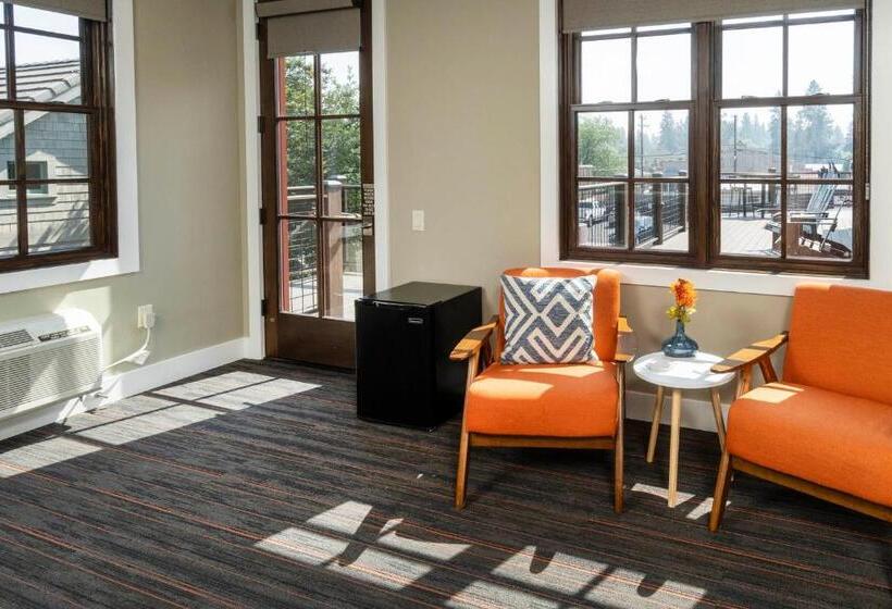 غرفة قياسية سرير كينج لذوى الإحتياجات الخاصة, Ski Inn Taphouse