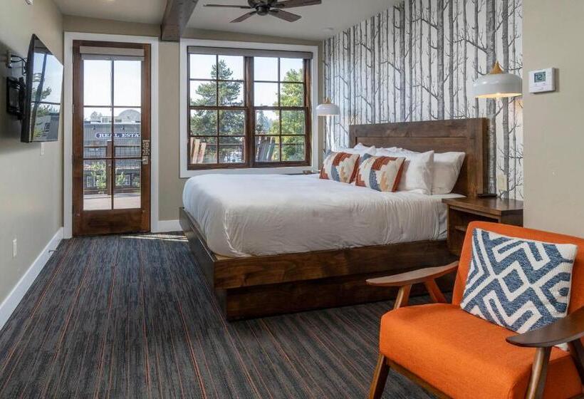 غرفة قياسية سرير كينج, Ski Inn Taphouse