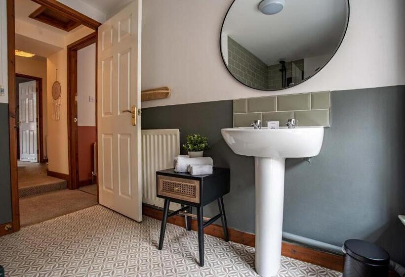 آپارتمان 2 خوابه, The Bottles Lodge