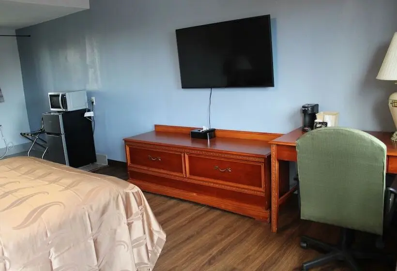 ダブルベッドスタンダードルーム, Quality Inn  On The Lake Clarksvilleboydton