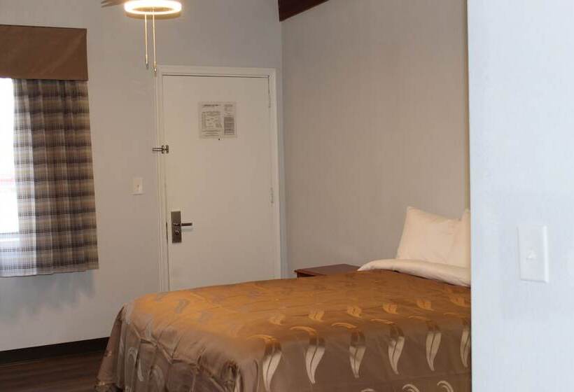 스탠다드 룸 더블 침대, Quality Inn  On The Lake Clarksvilleboydton