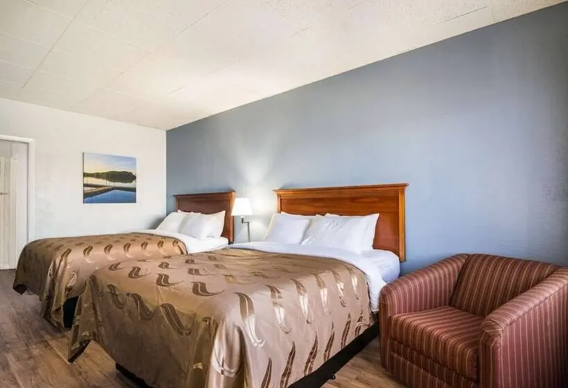 ２ダブルベッドのスタンダードルーム, Quality Inn  On The Lake Clarksvilleboydton