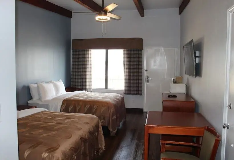 ２ダブルベッドのスタンダードルーム, Quality Inn  On The Lake Clarksvilleboydton