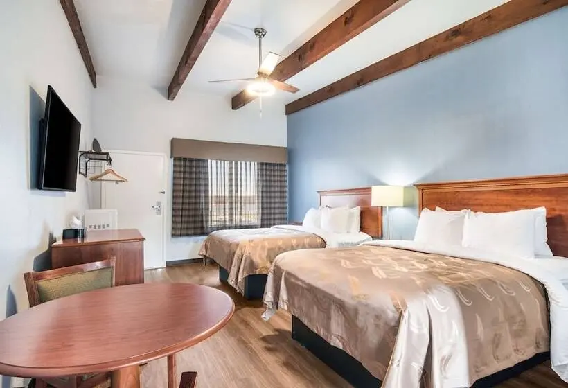 ２ダブルベッドのスタンダードルーム, Quality Inn  On The Lake Clarksvilleboydton