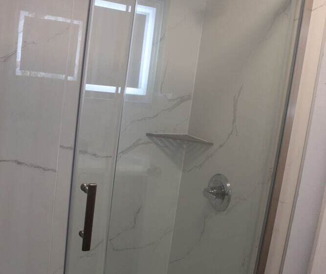 스탠다드 룸 더블 침대 2개, Quality Inn  On The Lake Clarksvilleboydton