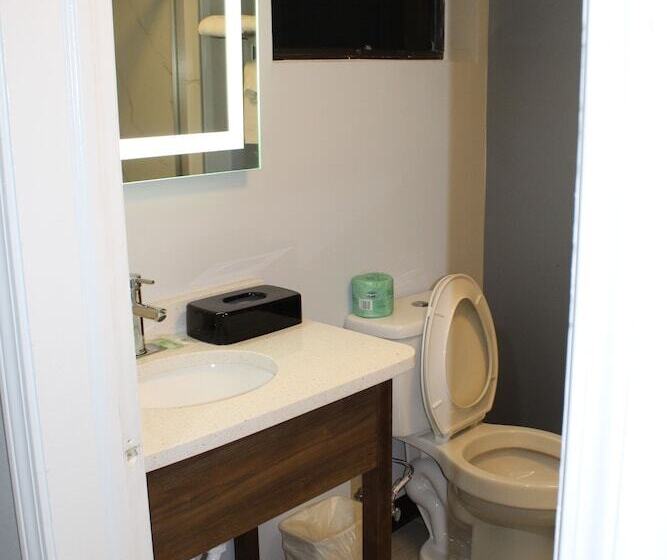 스탠다드 룸 더블 침대 2개, Quality Inn  On The Lake Clarksvilleboydton