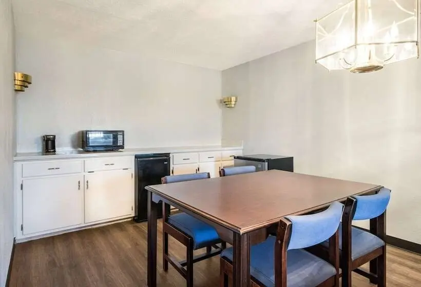 スイート, Quality Inn  On The Lake Clarksvilleboydton
