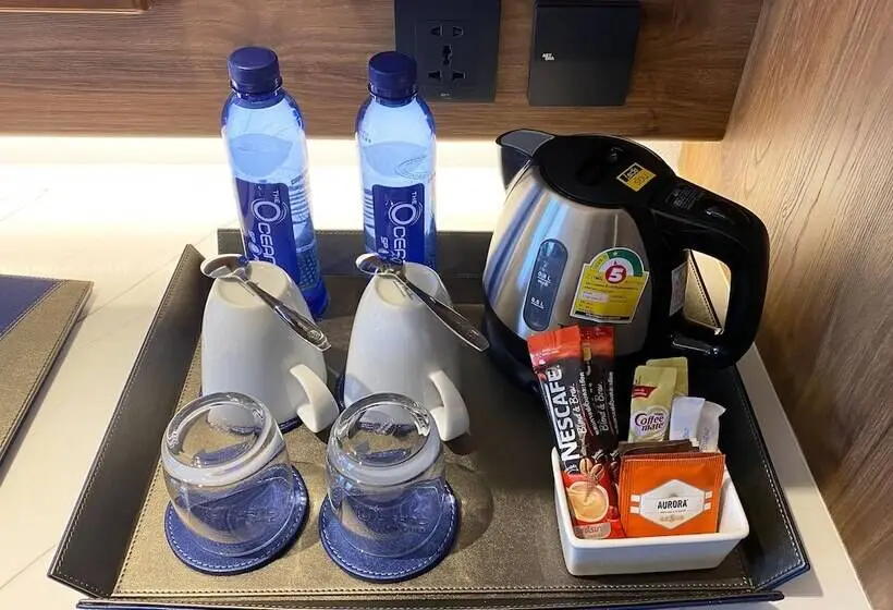 キングサイズベッドのデラックスルーム, The Oceanic Sportel Phuket   Sha Extra Plus