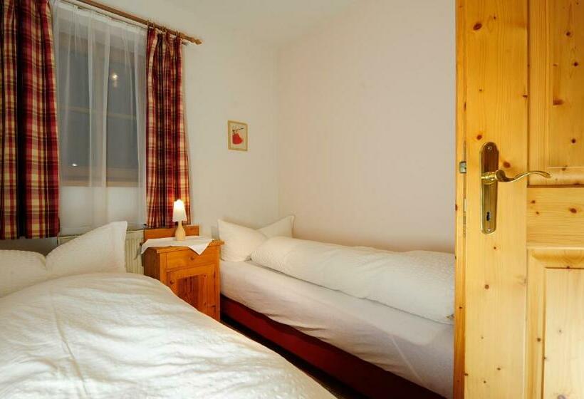 شقة غرفتين, Hoarachhof