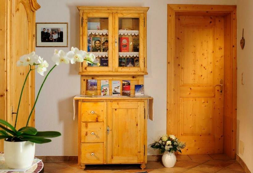 شقة غرفتين, Hoarachhof