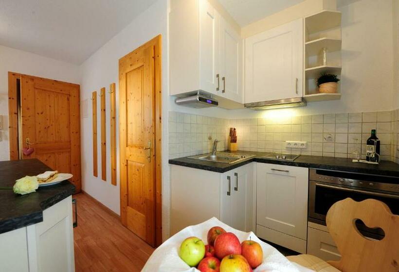 شقة غرفتين, Hoarachhof