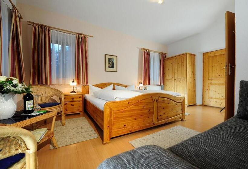 Семейный Номер, Hoarachhof
