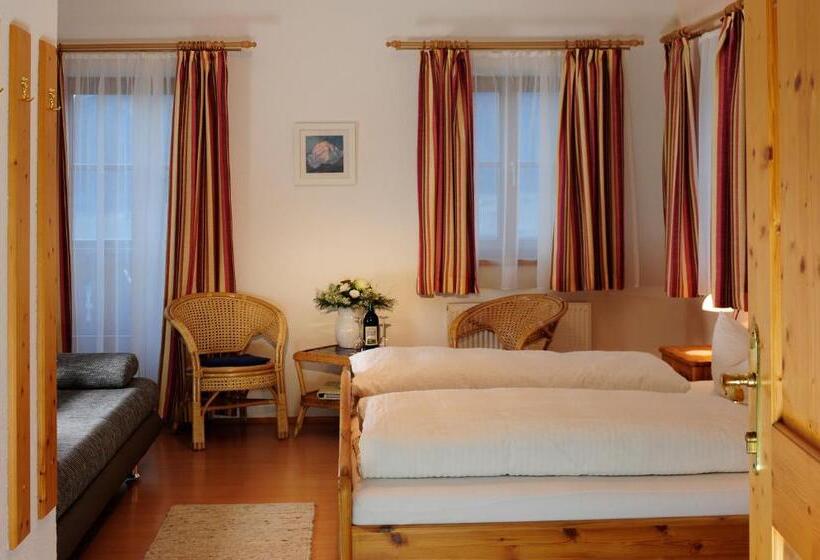 غرفة عائلية, Hoarachhof