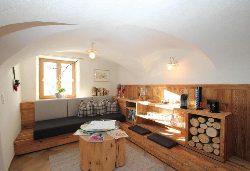 غرفة عائلية, Hoarachhof