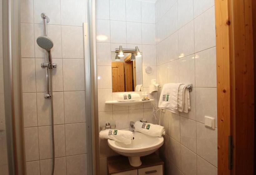 شقة غرفتين, Hoarachhof