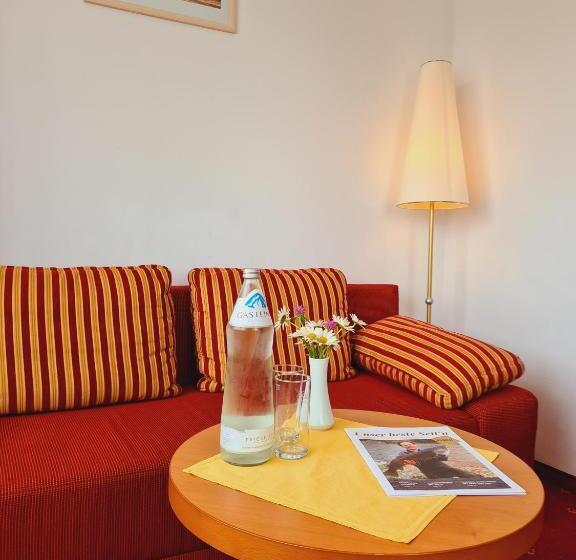 스탠다드 룸, Wirt Im Feld