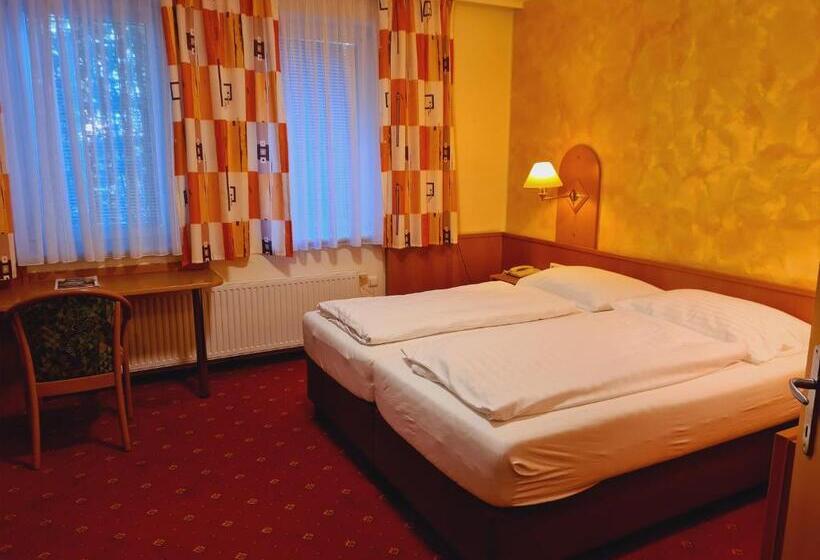 스탠다드 룸, Wirt Im Feld