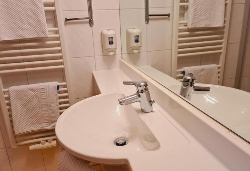 스탠다드 룸, Wirt Im Feld