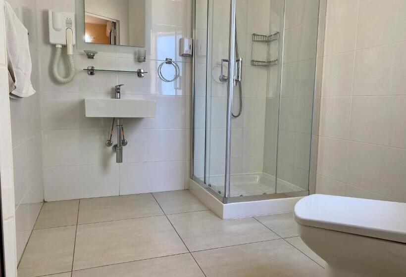 4인용 스탠다드 룸, Flamingo Hotel Malta