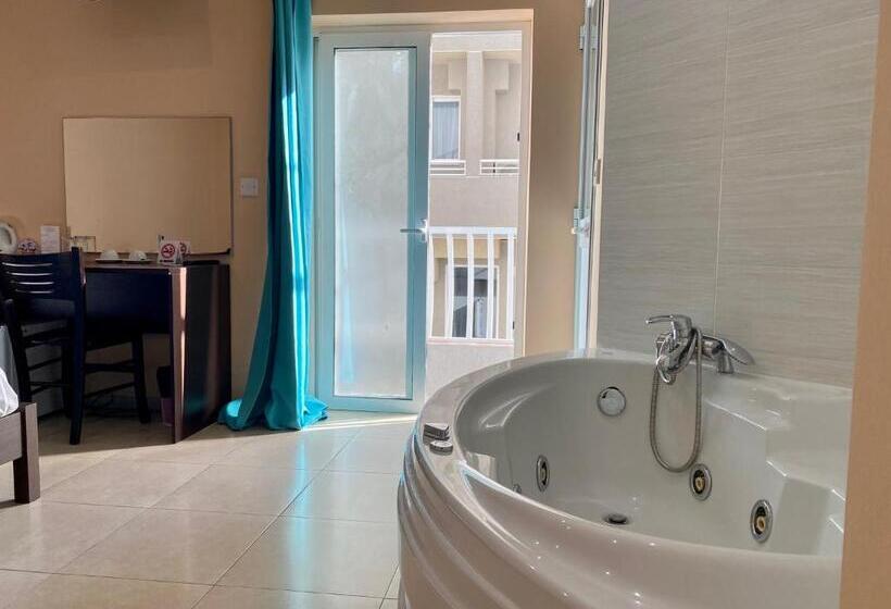 스탠다드 자쿠지 룸, Flamingo Hotel Malta