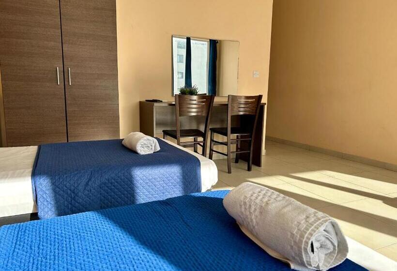 4인용 스탠다드 룸, Flamingo Hotel Malta