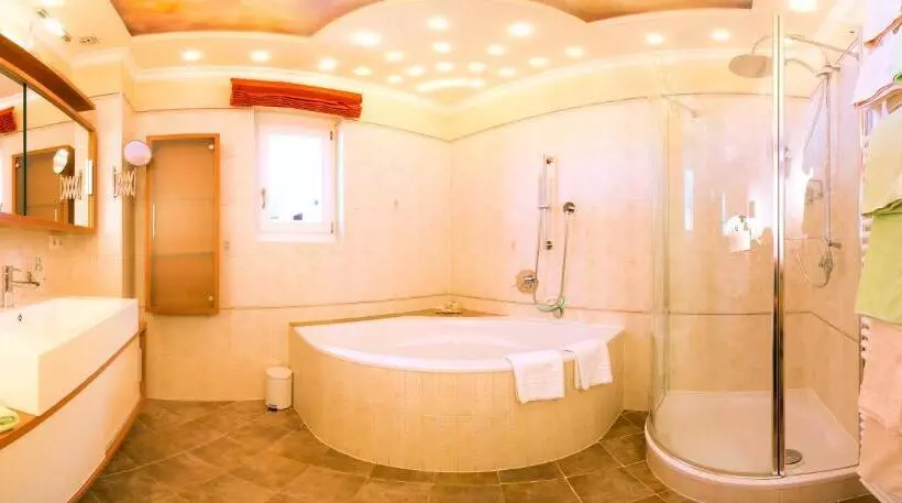 2 Bedroom Apartment With Garden, Brunnenhof