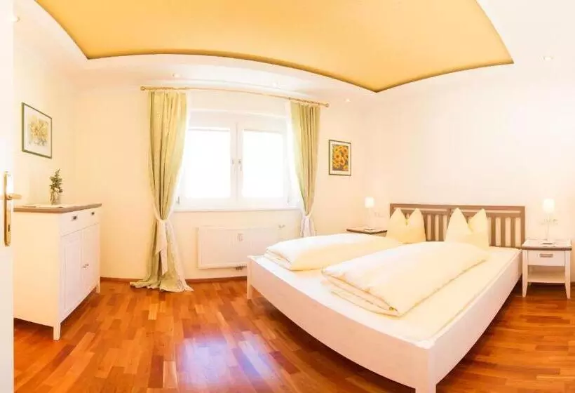 2 Bedroom Apartment With Garden, Brunnenhof