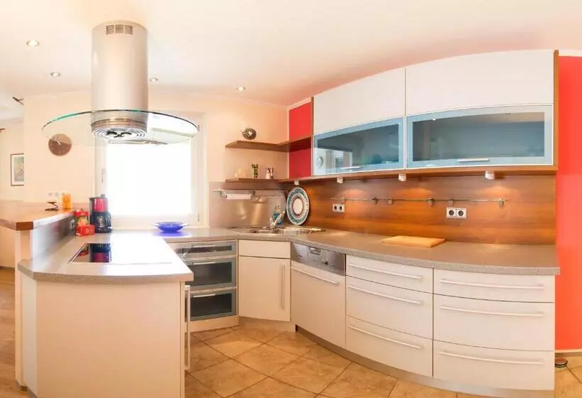 2 Bedroom Apartment With Garden, Brunnenhof