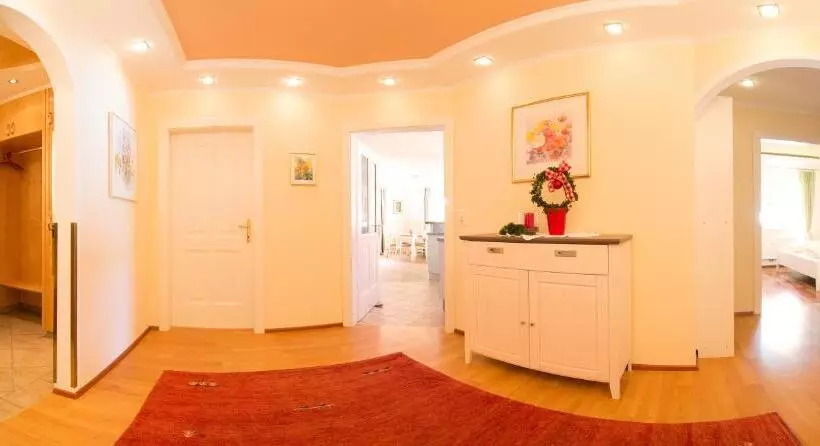 2 Bedroom Apartment With Garden, Brunnenhof