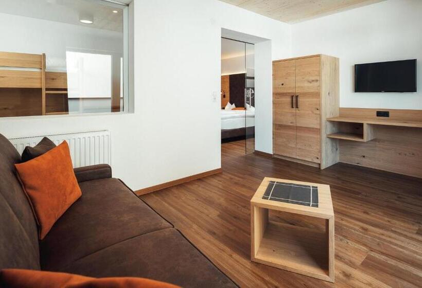 סוויטה משפחתית, Edelweiss Superior