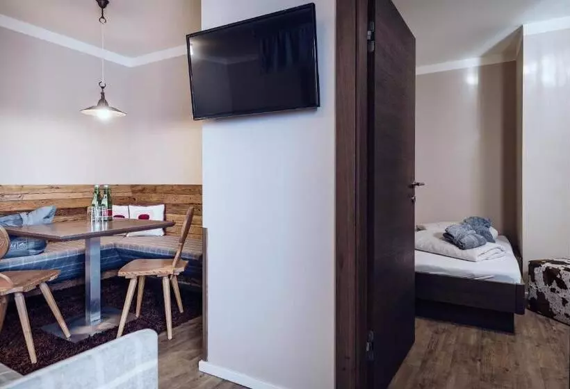 Sviitti Parveke, Familienresort Ellmauhof Das Echte All Inclusive