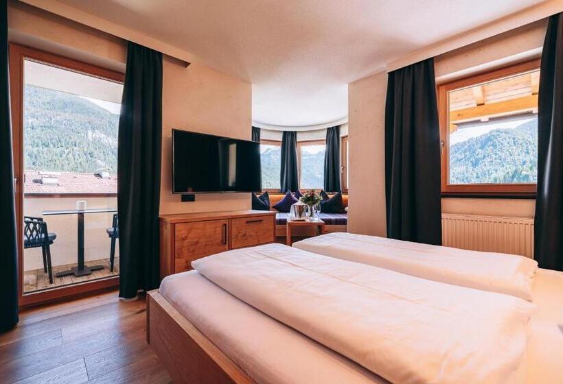 Номер Superior с Балконом, Loisi S Boutique